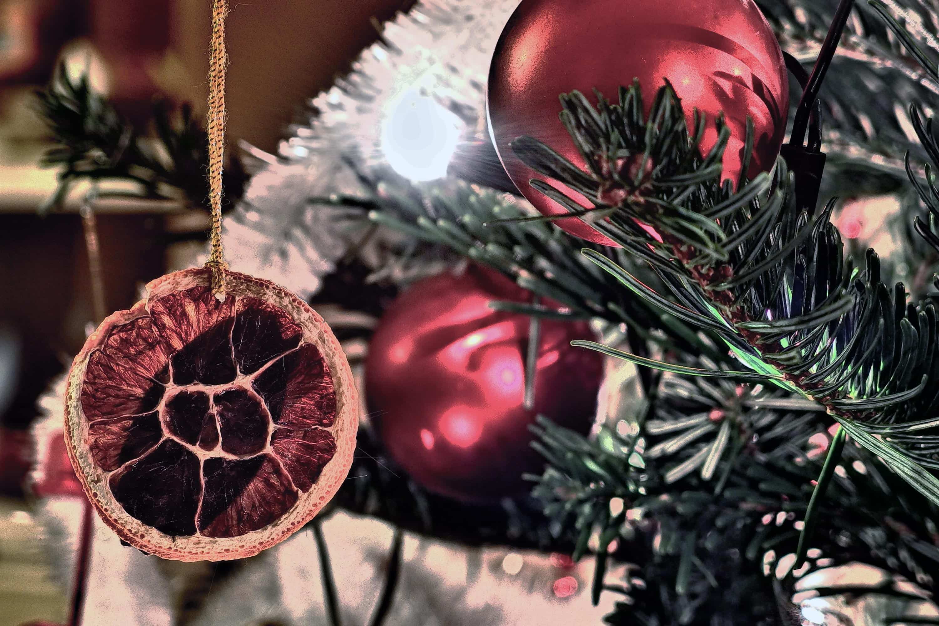 Ideas y tendencias a la hora de decorar el árbol de Navidad 9