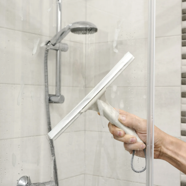 Cómo limpiar duchas de fibra de vidrio y de piedra