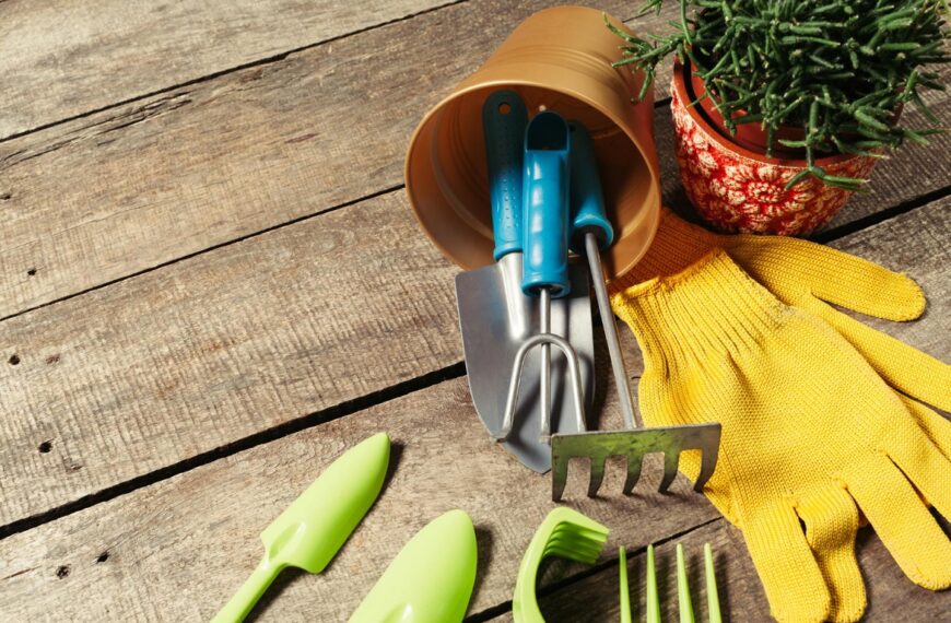 10 herramientas y accesorios que no pueden faltar en tu jardín esta primavera