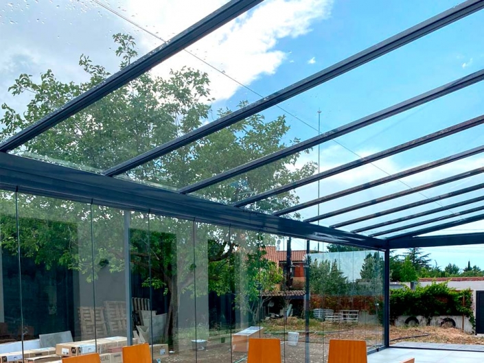 Protege y transforma tu terraza con techos fijos: todo lo que necesitas saber 4